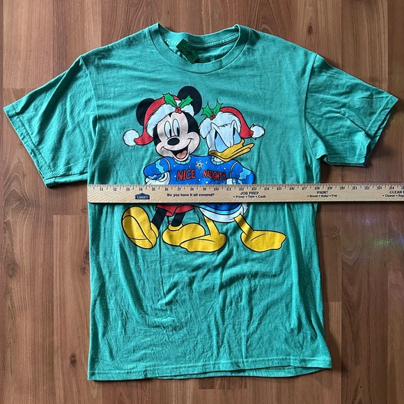 NWT Disney Mickey & Donald Duck Christmas ๐ T-Shirt size medium - Picture 4 of 6